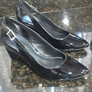 BCBGeneration shoes - black patent shoes 8.5